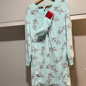 NWT Floral Nightgown with Socks